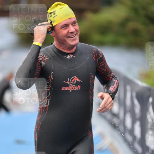 25.08.2024 - Elbe Triathlon Hamburg H.Heesch http://msf.ph/oto/6834301 25.08.2024 08:33:56 Schwimmen 33, 52, 61, 64, 69, 86 meine-sportfotos.de