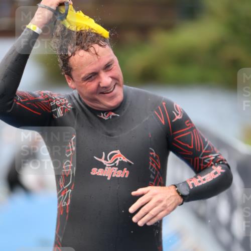 25.08.2024 - Elbe Triathlon Hamburg H.Heesch http://msf.ph/oto/6834307 25.08.2024 08:33:56 Schwimmen 33, 52, 61, 64, 69, 86 meine-sportfotos.de