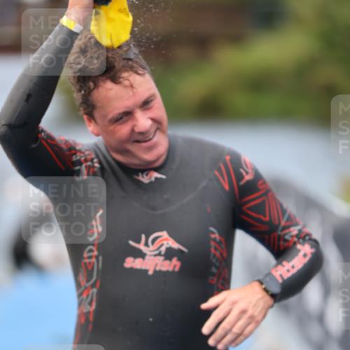 25.08.2024 - Elbe Triathlon Hamburg H.Heesch http://msf.ph/oto/6834315 25.08.2024 08:33:57 Schwimmen 33, 52, 61, 64, 69, 86 meine-sportfotos.de