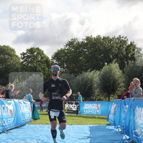 25.08.2024 - Elbe Triathlon Hamburg H.Heesch http://msf.ph/oto/6834326 25.08.2024 10:04:57 Ziel 47 meine-sportfotos.de
