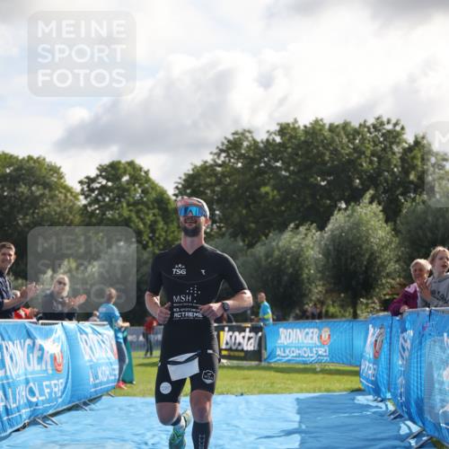 25.08.2024 - Elbe Triathlon Hamburg H.Heesch http://msf.ph/oto/6834330 25.08.2024 10:04:57 Ziel 47 meine-sportfotos.de