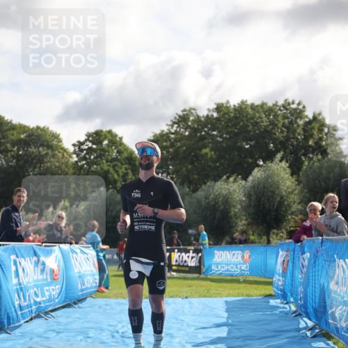 25.08.2024 - Elbe Triathlon Hamburg H.Heesch http://msf.ph/oto/6834346 25.08.2024 10:04:57 Ziel 47 meine-sportfotos.de