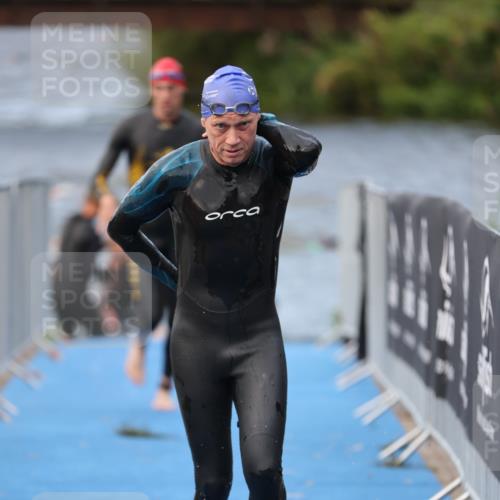 25.08.2024 - Elbe Triathlon Hamburg H.Heesch http://msf.ph/oto/6834348 25.08.2024 08:34:08 Schwimmen 35, 52, 55, 58, 61, 64, 69, 86 meine-sportfotos.de