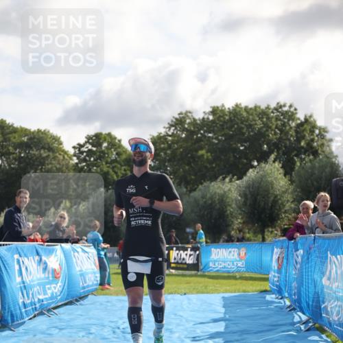 25.08.2024 - Elbe Triathlon Hamburg H.Heesch http://msf.ph/oto/6834358 25.08.2024 10:04:57 Ziel 47 meine-sportfotos.de