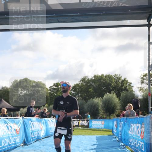 25.08.2024 - Elbe Triathlon Hamburg H.Heesch http://msf.ph/oto/6834384 25.08.2024 10:04:58 Ziel 47 meine-sportfotos.de