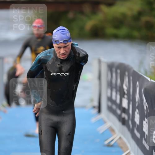 25.08.2024 - Elbe Triathlon Hamburg H.Heesch http://msf.ph/oto/6834385 25.08.2024 08:34:08 Schwimmen 35, 52, 55, 58, 61, 64, 69, 86 meine-sportfotos.de
