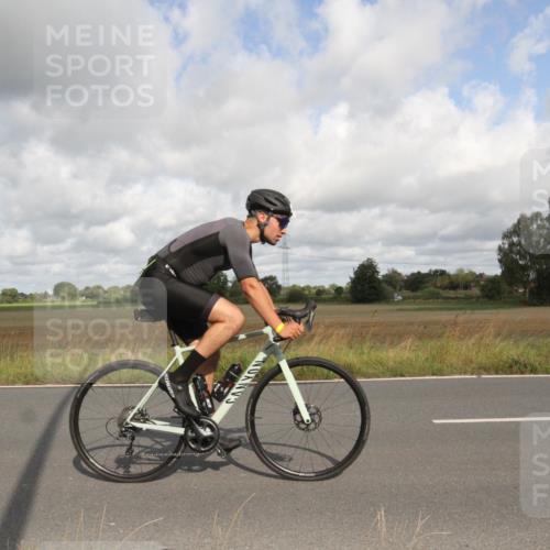 25.08.2024 - Elbe Triathlon Hamburg Fuchs,  Jonas http://msf.ph/oto/6834397 25.08.2024 10:07:36 Radfahren 553, 457, 461, 419, 314, 465, 471, 342 meine-sportfotos.de