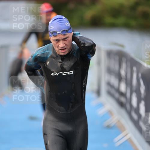 25.08.2024 - Elbe Triathlon Hamburg H.Heesch http://msf.ph/oto/6834413 25.08.2024 08:34:09 Schwimmen 35, 52, 55, 58, 64, 69, 86 meine-sportfotos.de