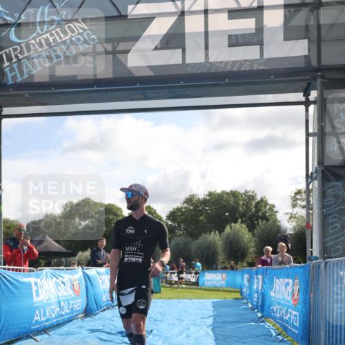 25.08.2024 - Elbe Triathlon Hamburg H.Heesch http://msf.ph/oto/6834424 25.08.2024 10:04:59 Ziel 47 meine-sportfotos.de