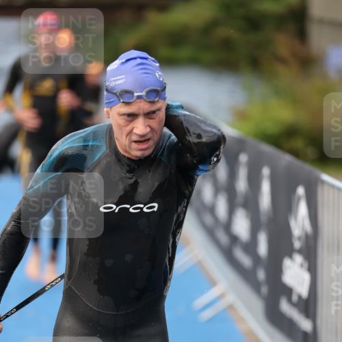 25.08.2024 - Elbe Triathlon Hamburg H.Heesch http://msf.ph/oto/6834442 25.08.2024 08:34:10 Schwimmen 35, 52, 55, 58, 64, 69, 86 meine-sportfotos.de