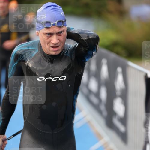25.08.2024 - Elbe Triathlon Hamburg H.Heesch http://msf.ph/oto/6834463 25.08.2024 08:34:10 Schwimmen 35, 52, 55, 58, 64, 69, 86 meine-sportfotos.de