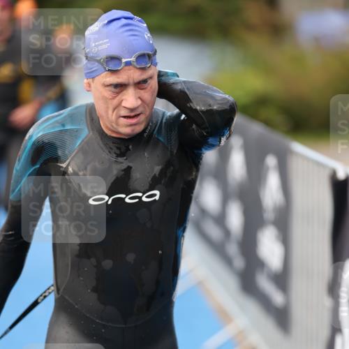 25.08.2024 - Elbe Triathlon Hamburg H.Heesch http://msf.ph/oto/6834470 25.08.2024 08:34:10 Schwimmen 35, 52, 55, 58, 64, 69, 86 meine-sportfotos.de