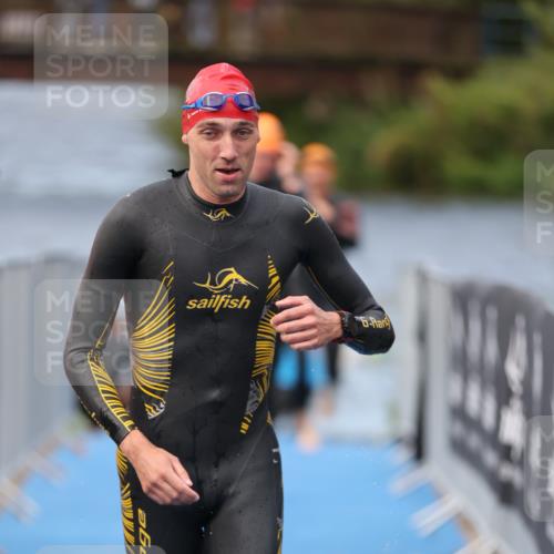 25.08.2024 - Elbe Triathlon Hamburg H.Heesch http://msf.ph/oto/6834506 25.08.2024 08:34:11 Schwimmen 35, 52, 55, 58, 64, 83, 86 meine-sportfotos.de