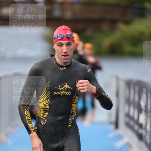 25.08.2024 - Elbe Triathlon Hamburg H.Heesch http://msf.ph/oto/6834511 25.08.2024 08:34:11 Schwimmen 35, 52, 55, 58, 64, 83, 86 meine-sportfotos.de