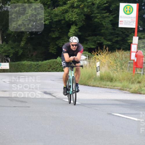 25.08.2024 - Elbe Triathlon Hamburg Fuchs,  Jonas http://msf.ph/oto/6834512 25.08.2024 08:40:28 Radfahren 95 meine-sportfotos.de