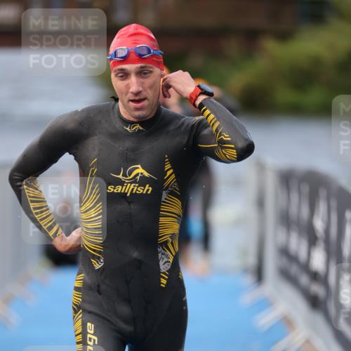 25.08.2024 - Elbe Triathlon Hamburg H.Heesch http://msf.ph/oto/6834514 25.08.2024 08:34:11 Schwimmen 35, 52, 55, 58, 64, 83, 86 meine-sportfotos.de