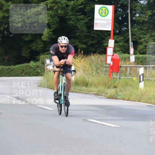 25.08.2024 - Elbe Triathlon Hamburg Fuchs,  Jonas http://msf.ph/oto/6834524 25.08.2024 08:40:28 Radfahren 95 meine-sportfotos.de