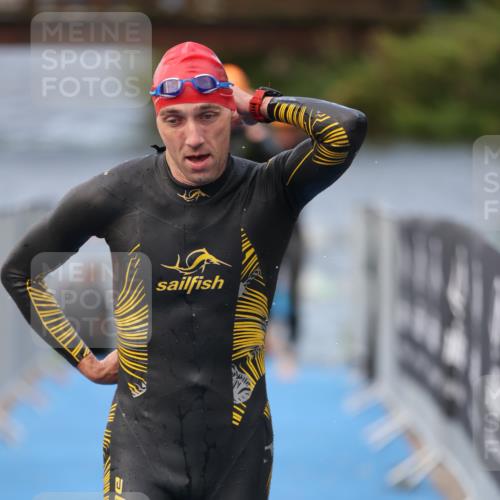 25.08.2024 - Elbe Triathlon Hamburg H.Heesch http://msf.ph/oto/6834525 25.08.2024 08:34:11 Schwimmen 35, 52, 55, 58, 64, 83, 86 meine-sportfotos.de