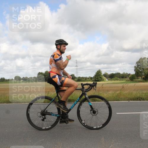 25.08.2024 - Elbe Triathlon Hamburg Fuchs,  Jonas http://msf.ph/oto/6834549 25.08.2024 10:09:19 Radfahren 365 meine-sportfotos.de