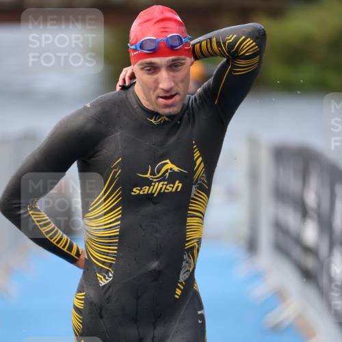 25.08.2024 - Elbe Triathlon Hamburg H.Heesch http://msf.ph/oto/6834559 25.08.2024 08:34:12 Schwimmen 35, 52, 55, 58, 64, 83, 86, 97 meine-sportfotos.de