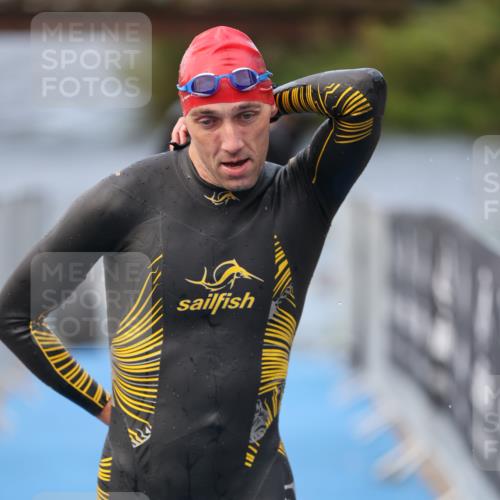 25.08.2024 - Elbe Triathlon Hamburg H.Heesch http://msf.ph/oto/6834563 25.08.2024 08:34:12 Schwimmen 35, 52, 55, 58, 64, 83, 86, 97 meine-sportfotos.de