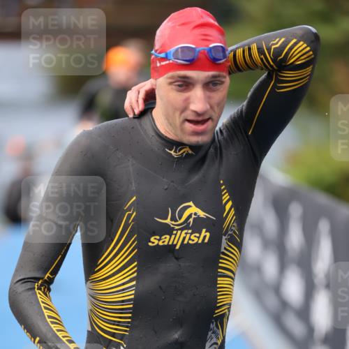 25.08.2024 - Elbe Triathlon Hamburg H.Heesch http://msf.ph/oto/6834600 25.08.2024 08:34:12 Schwimmen 35, 52, 55, 58, 64, 83, 86, 97 meine-sportfotos.de
