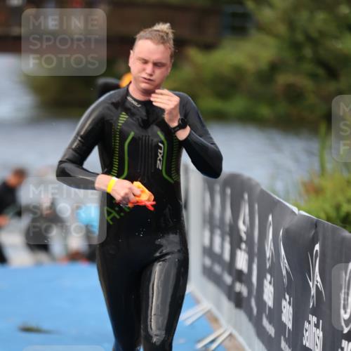 25.08.2024 - Elbe Triathlon Hamburg H.Heesch http://msf.ph/oto/6834610 25.08.2024 08:34:14 Schwimmen 35, 52, 55, 58, 64, 83, 86, 97 meine-sportfotos.de
