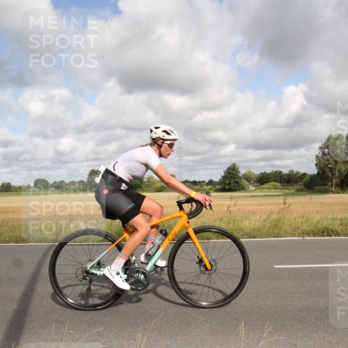25.08.2024 - Elbe Triathlon Hamburg Fuchs,  Jonas http://msf.ph/oto/6834620 25.08.2024 10:10:00 Radfahren 358, 478 meine-sportfotos.de