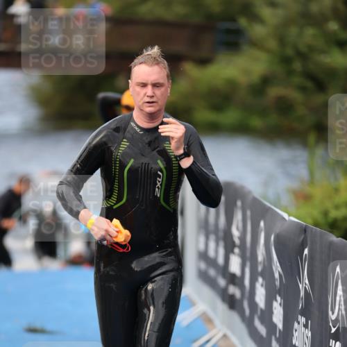 25.08.2024 - Elbe Triathlon Hamburg H.Heesch http://msf.ph/oto/6834622 25.08.2024 08:34:14 Schwimmen 35, 52, 55, 58, 64, 83, 86, 97 meine-sportfotos.de