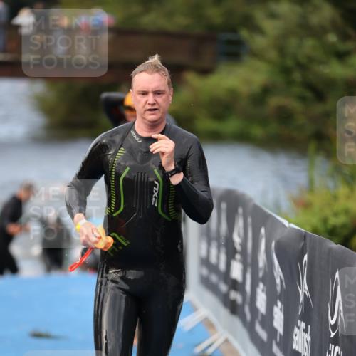 25.08.2024 - Elbe Triathlon Hamburg H.Heesch http://msf.ph/oto/6834631 25.08.2024 08:34:14 Schwimmen 35, 52, 55, 58, 64, 83, 86, 97 meine-sportfotos.de