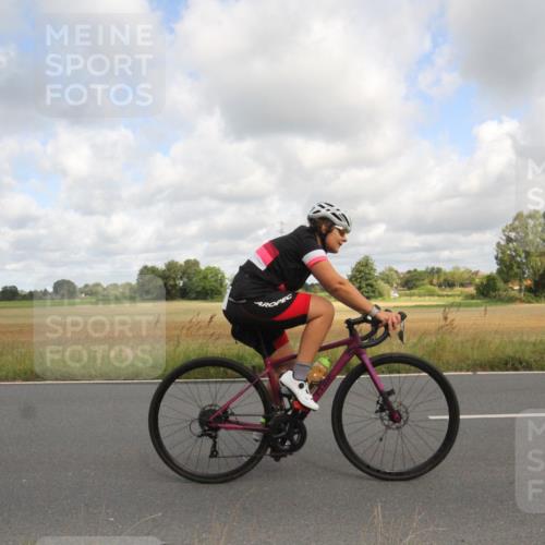 25.08.2024 - Elbe Triathlon Hamburg Fuchs,  Jonas http://msf.ph/oto/6834634 25.08.2024 10:10:17 Radfahren 427, 527, 415 meine-sportfotos.de