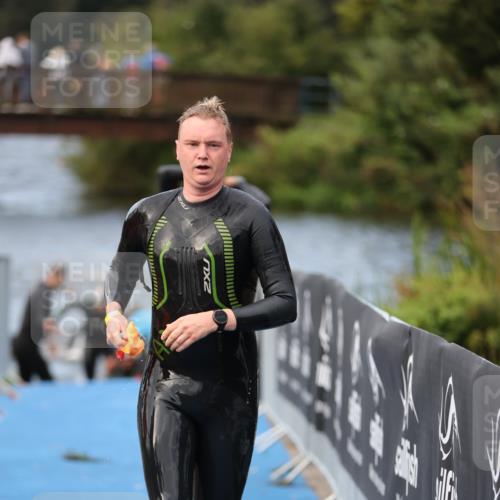 25.08.2024 - Elbe Triathlon Hamburg H.Heesch http://msf.ph/oto/6834650 25.08.2024 08:34:15 Schwimmen 35, 52, 55, 58, 64, 83, 86, 97 meine-sportfotos.de