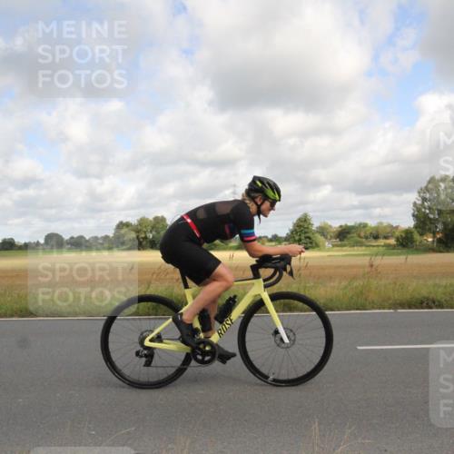 25.08.2024 - Elbe Triathlon Hamburg Fuchs,  Jonas http://msf.ph/oto/6834652 25.08.2024 10:10:30 Radfahren 362, 498, 295 meine-sportfotos.de