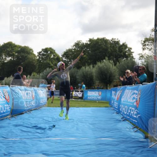 25.08.2024 - Elbe Triathlon Hamburg H.Heesch http://msf.ph/oto/6834671 25.08.2024 10:06:34 Ziel 106 meine-sportfotos.de