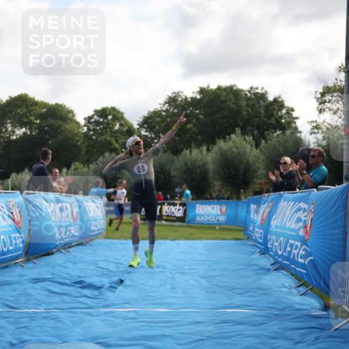 25.08.2024 - Elbe Triathlon Hamburg H.Heesch http://msf.ph/oto/6834676 25.08.2024 10:06:34 Ziel 106 meine-sportfotos.de