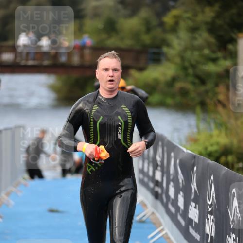 25.08.2024 - Elbe Triathlon Hamburg H.Heesch http://msf.ph/oto/6834678 25.08.2024 08:34:15 Schwimmen 35, 52, 55, 58, 64, 83, 86, 97 meine-sportfotos.de