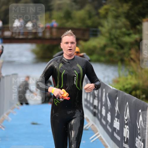 25.08.2024 - Elbe Triathlon Hamburg H.Heesch http://msf.ph/oto/6834687 25.08.2024 08:34:15 Schwimmen 35, 52, 55, 58, 64, 83, 86, 97 meine-sportfotos.de