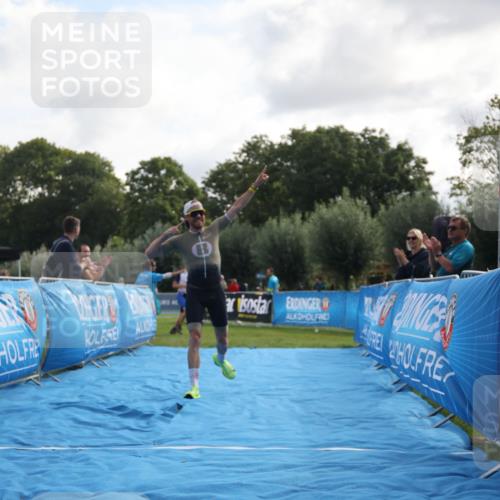 25.08.2024 - Elbe Triathlon Hamburg H.Heesch http://msf.ph/oto/6834688 25.08.2024 10:06:34 Ziel 106 meine-sportfotos.de