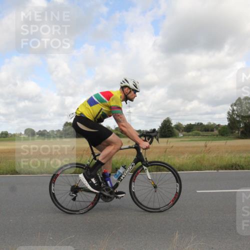 25.08.2024 - Elbe Triathlon Hamburg Fuchs,  Jonas http://msf.ph/oto/6834697 25.08.2024 10:11:05 Radfahren 496, 322, 405 meine-sportfotos.de