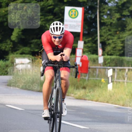 25.08.2024 - Elbe Triathlon Hamburg Fuchs,  Jonas http://msf.ph/oto/6834702 25.08.2024 08:40:51 Radfahren 81, 89 meine-sportfotos.de