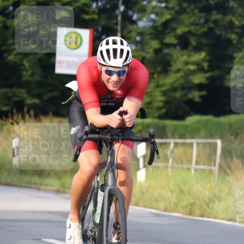 25.08.2024 - Elbe Triathlon Hamburg Fuchs,  Jonas http://msf.ph/oto/6834710 25.08.2024 08:40:51 Radfahren 81, 89 meine-sportfotos.de