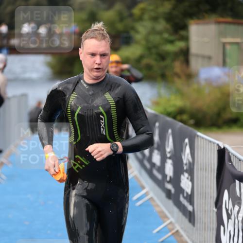 25.08.2024 - Elbe Triathlon Hamburg H.Heesch http://msf.ph/oto/6834711 25.08.2024 08:34:16 Schwimmen 35, 52, 55, 58, 64, 83, 84, 86, 97 meine-sportfotos.de