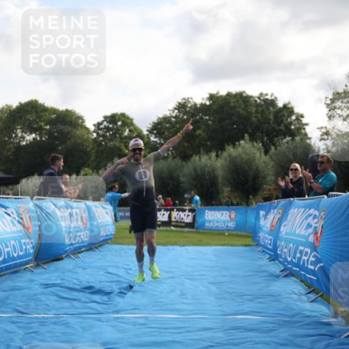 25.08.2024 - Elbe Triathlon Hamburg H.Heesch http://msf.ph/oto/6834714 25.08.2024 10:06:35 Ziel 106 meine-sportfotos.de