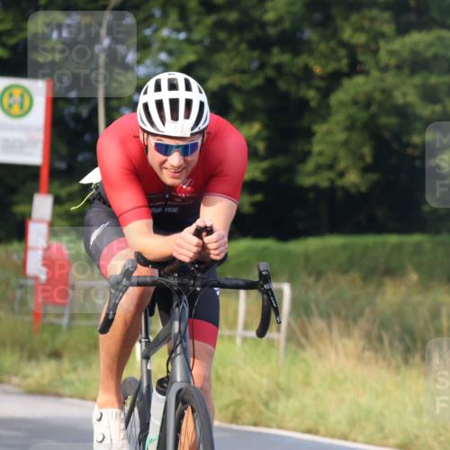25.08.2024 - Elbe Triathlon Hamburg Fuchs,  Jonas http://msf.ph/oto/6834718 25.08.2024 08:40:51 Radfahren 81, 89 meine-sportfotos.de