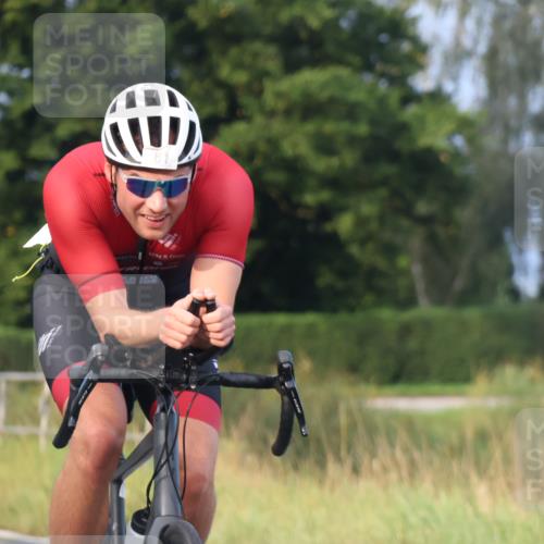 25.08.2024 - Elbe Triathlon Hamburg Fuchs,  Jonas http://msf.ph/oto/6834722 25.08.2024 08:40:51 Radfahren 81, 89 meine-sportfotos.de