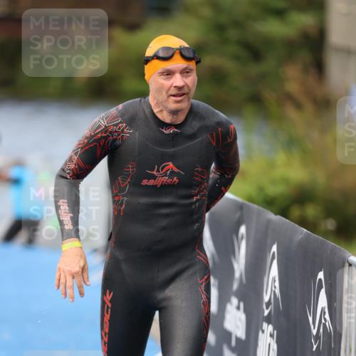 25.08.2024 - Elbe Triathlon Hamburg H.Heesch http://msf.ph/oto/6834732 25.08.2024 08:34:18 Schwimmen 35, 52, 55, 58, 64, 83, 84, 86, 97 meine-sportfotos.de
