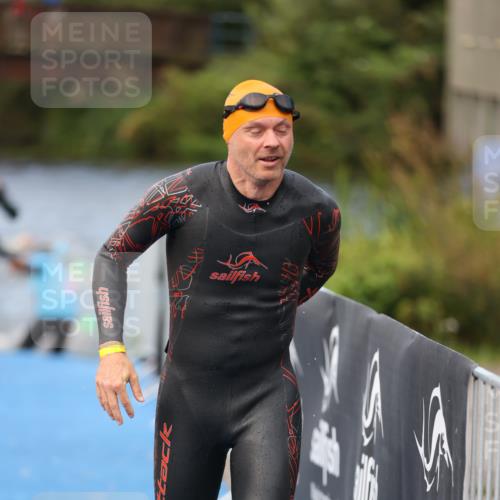 25.08.2024 - Elbe Triathlon Hamburg H.Heesch http://msf.ph/oto/6834739 25.08.2024 08:34:18 Schwimmen 35, 52, 55, 58, 64, 83, 84, 86, 97 meine-sportfotos.de