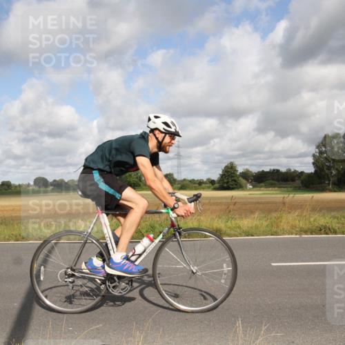 25.08.2024 - Elbe Triathlon Hamburg Fuchs,  Jonas http://msf.ph/oto/6834741 25.08.2024 10:11:35 Radfahren 530, 430, 213 meine-sportfotos.de