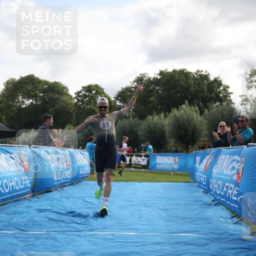 25.08.2024 - Elbe Triathlon Hamburg H.Heesch http://msf.ph/oto/6834744 25.08.2024 10:06:35 Ziel 106 meine-sportfotos.de