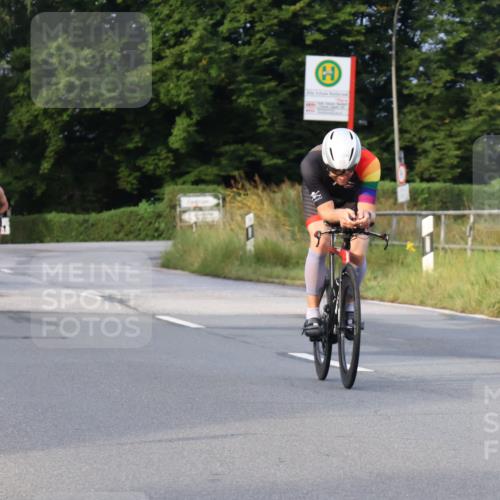 25.08.2024 - Elbe Triathlon Hamburg Fuchs,  Jonas http://msf.ph/oto/6834764 25.08.2024 08:40:55 Radfahren 81, 89, 56 meine-sportfotos.de